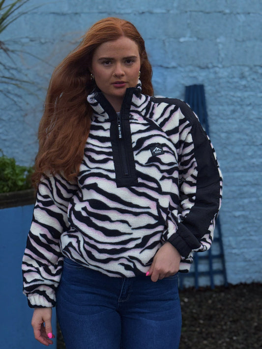 Leighea fleece with draw string