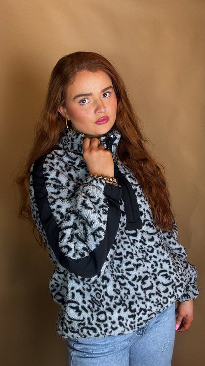 Danielle super soft fleece *size down* Pockets & draw string