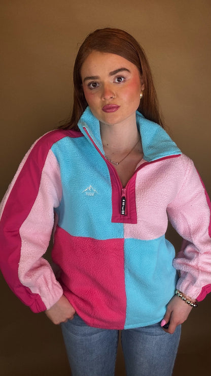 Evie fleece size down. Pockets & draw string