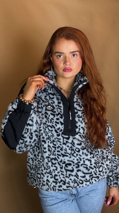 Danielle super soft fleece *size down* Pockets & draw string