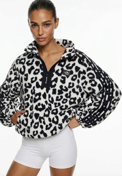 Jasmine Fleece. Pockets + draw string