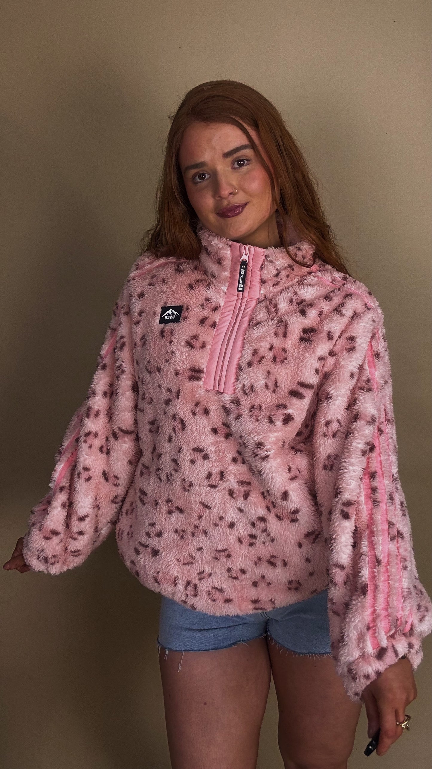 Chelsea Pink leopard fleece. Drawstring + pockets. Size down!