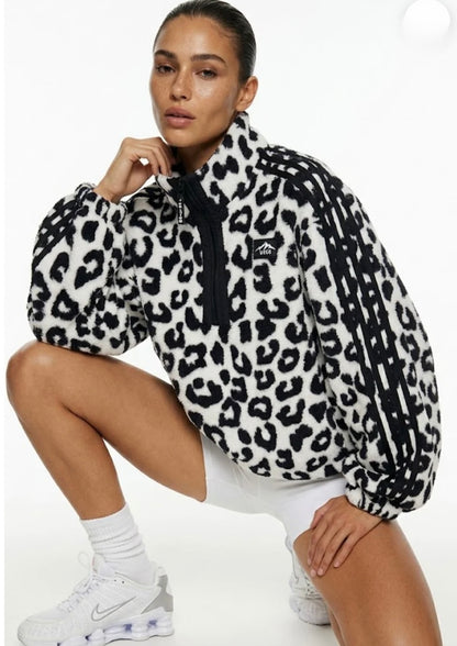 Jasmine Fleece. Pockets + draw string