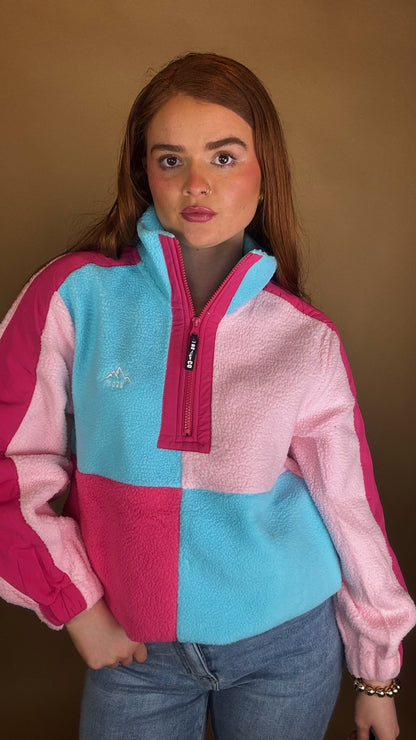 Evie fleece size down. Pockets & draw string