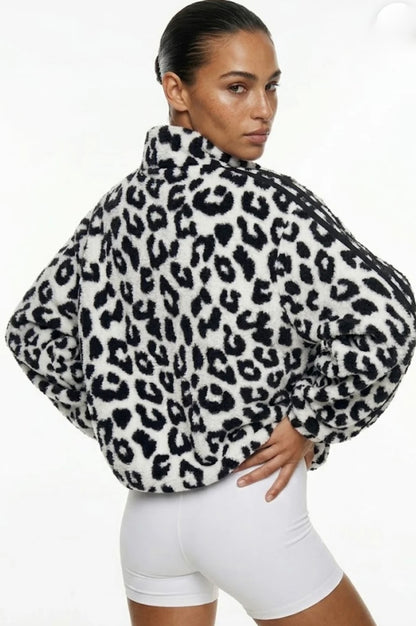 Jasmine Fleece. Pockets + draw string