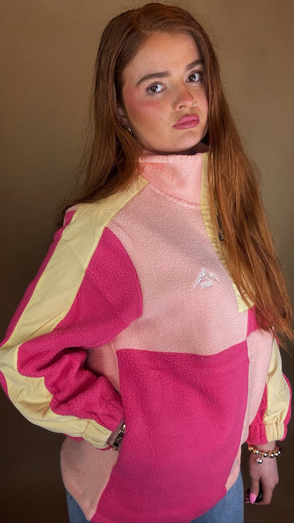 Delilah fleece size down. Pockets & draw string